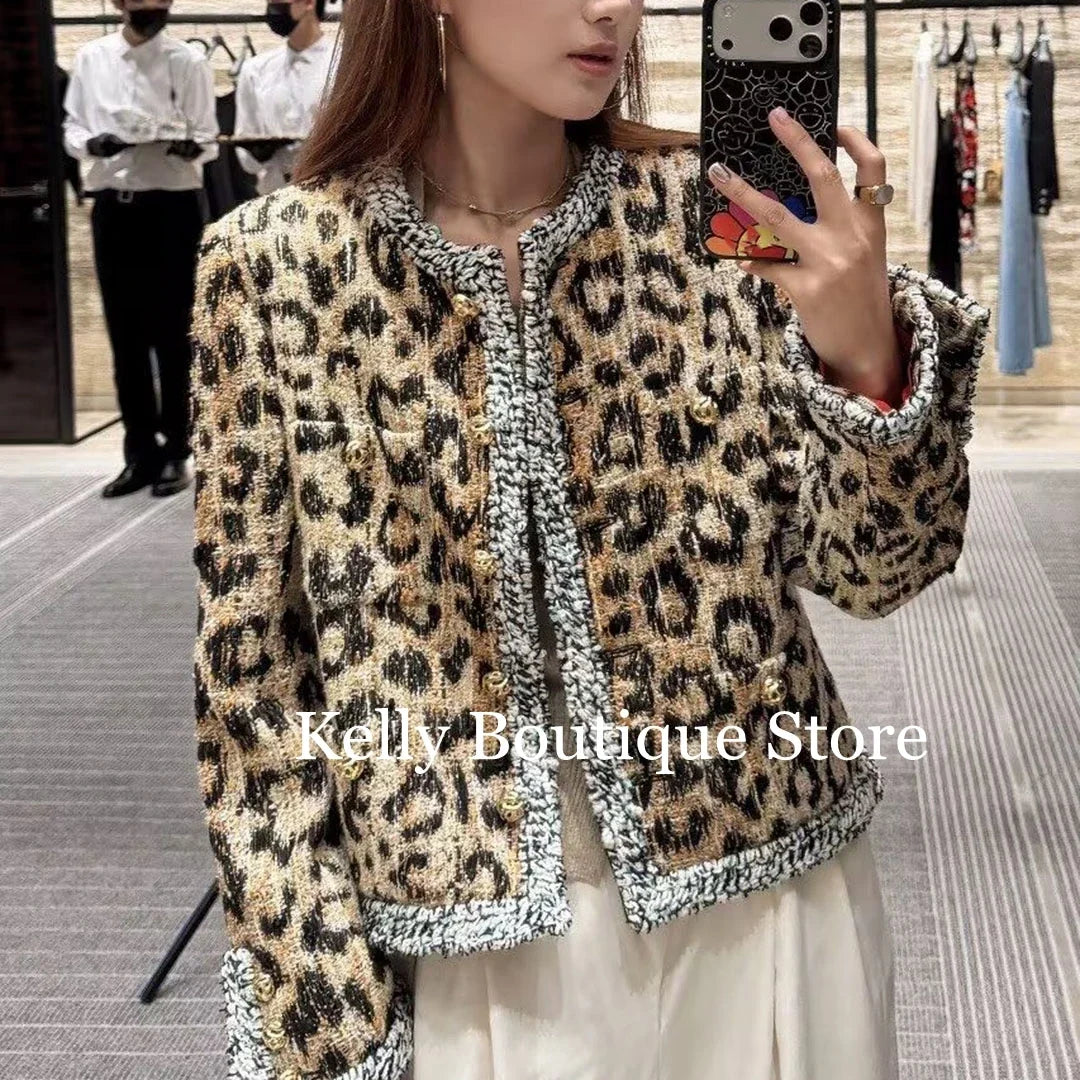 Damen Jacke Leopard-Print Bouclé Kurz geschnitten Goldknöpfe Langarm