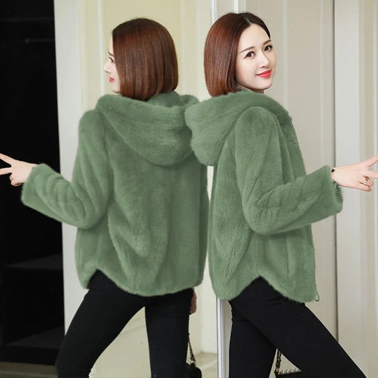 Damen Kurzjacke mit Kapuze aus weichem Material - verschiedene Farben