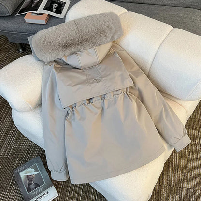 Winterparka Damen mit Kunstfellkapuze und Kordelzug in der Taille