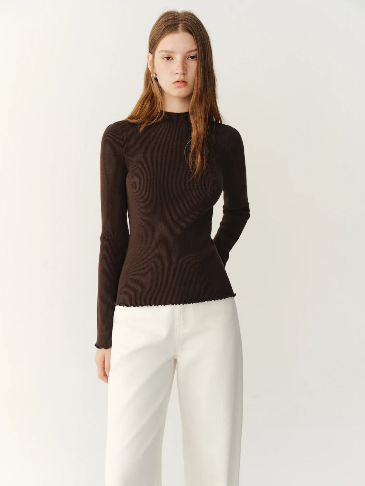 Geripptes Langarmshirt mit Stehkragen und Wellensaum Damen