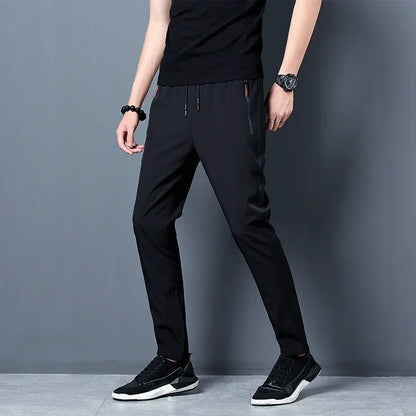 Herren Freizeithose Schwarz mit Kordelzug und Reißverschlusstaschen