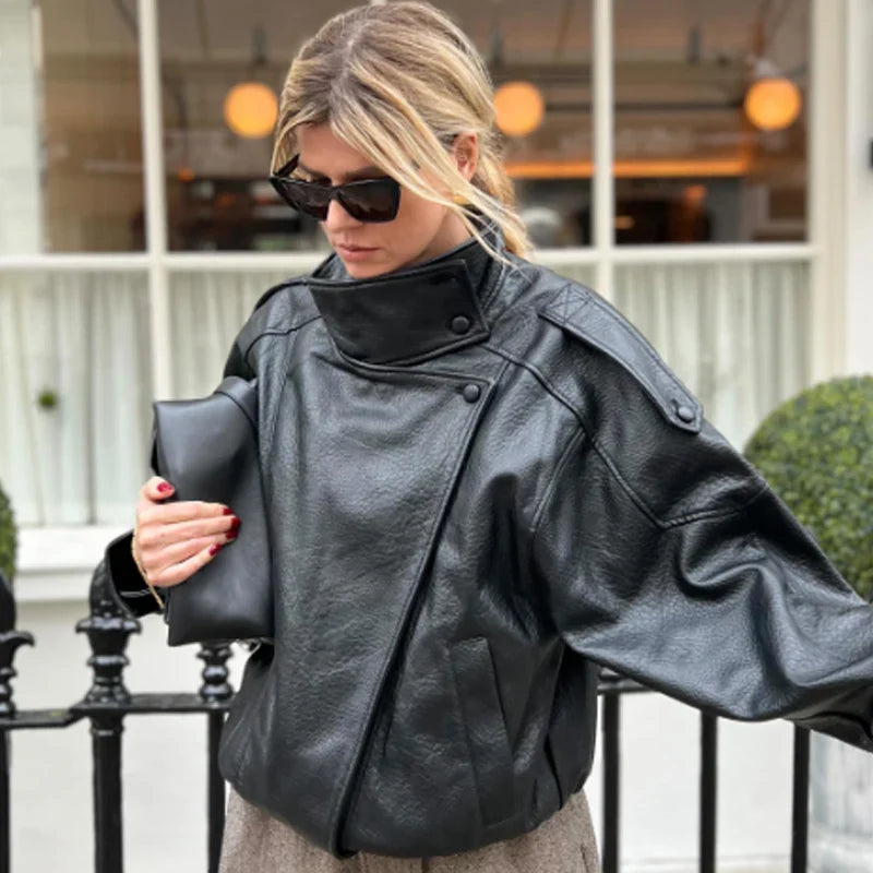 Damen Jacke im Leder-Look mit Stehkragen und asymmetrischem Verschluss