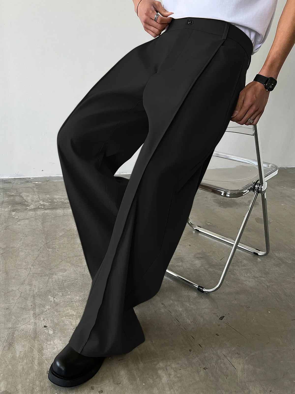 Weite Herrenhose mit hohem Bund und Bundfalten, verschiedene Farben