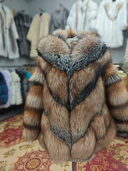 Kurze Fell-Kapuzenjacke mit Streifenmuster