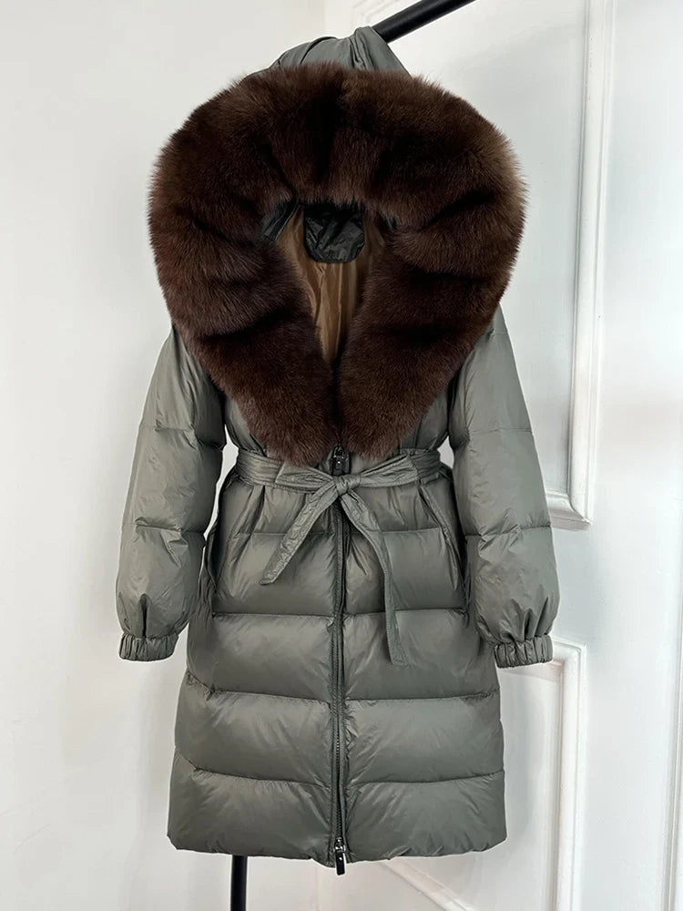 Damen Daunenmantel Schwarz mit Echtfellkragen und Bindegürtel Langer Winterparka