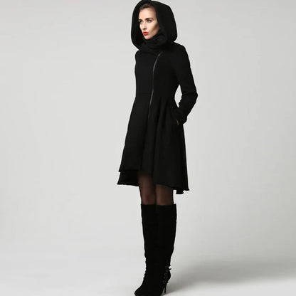 Damen Wintermantel Schwarz mit Stehkragen Asymmetrischem Saum & Reißverschluss