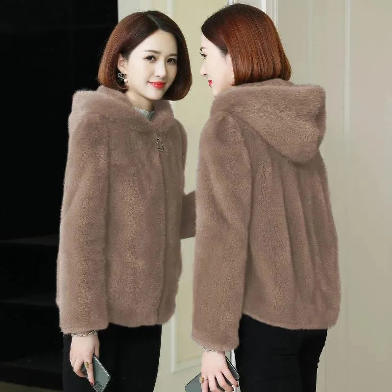 Damen Kurzjacke mit Kapuze aus weichem Material - verschiedene Farben