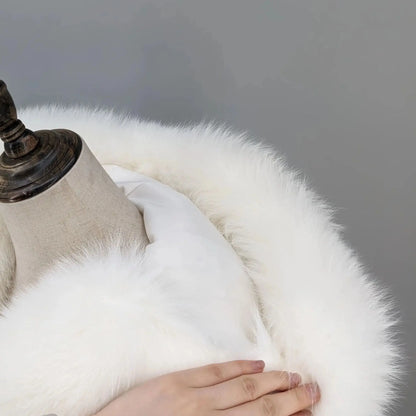 Damen Winterjacke Weiß mit Kapuze und Flecken