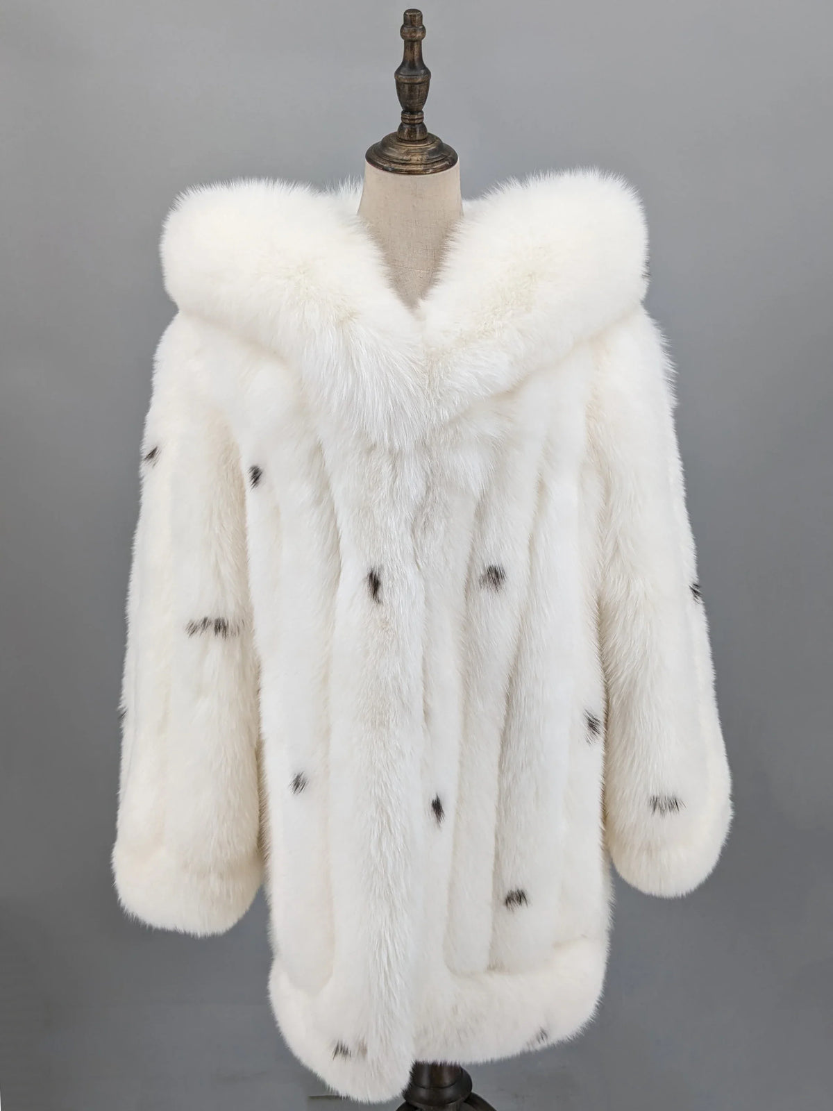 Damen Winterjacke Weiß mit Kapuze und Flecken