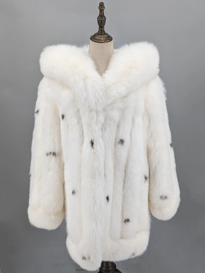 Damen Winterjacke Weiß mit Kapuze und Flecken