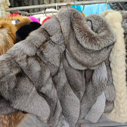Kurze Fell-Kapuzenjacke mit Streifenmuster