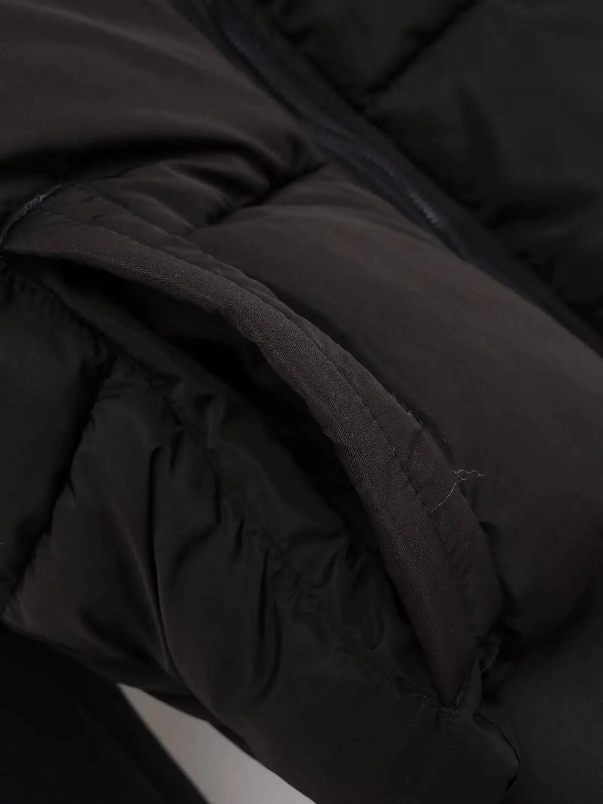 Kurze Steppjacke mit Kapuze für Damen