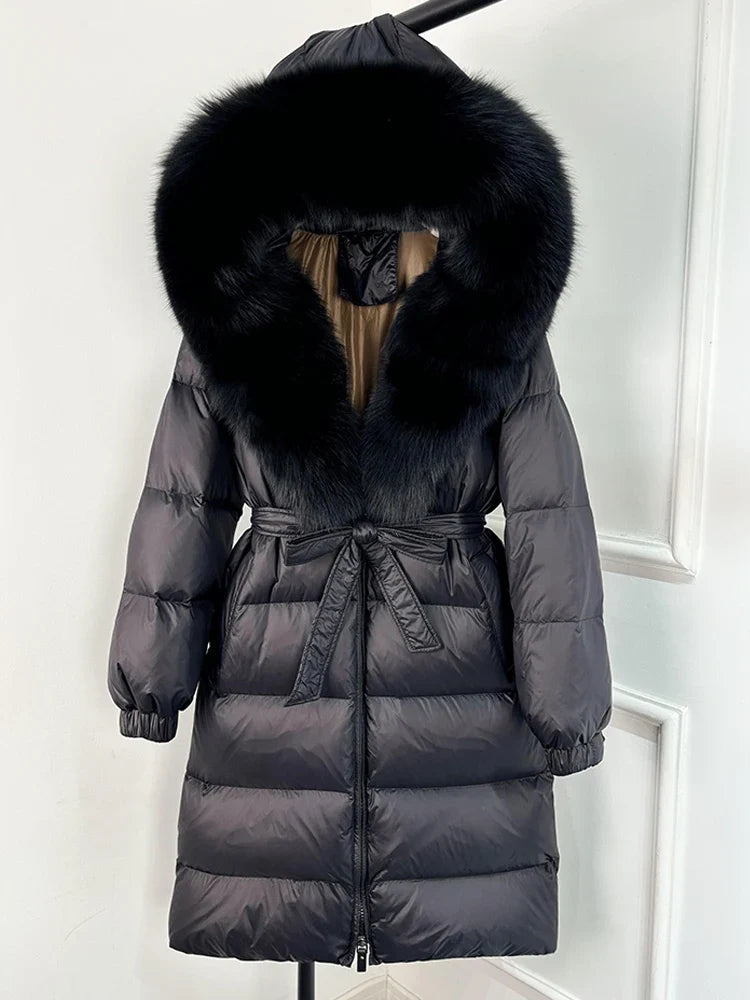 Damen Daunenmantel Schwarz mit Echtfellkragen und Bindegürtel Langer Winterparka