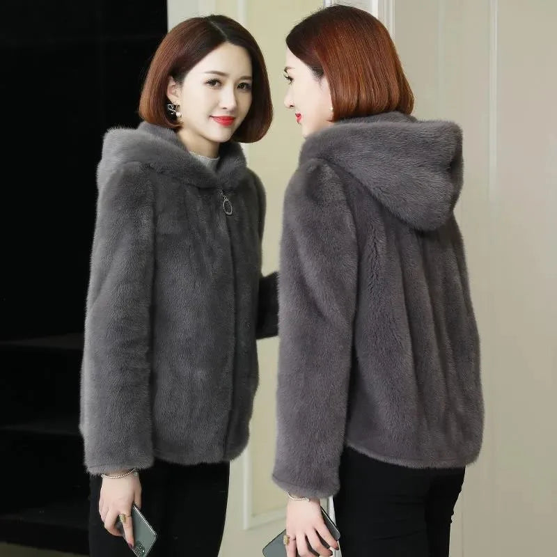 Damen Kurzjacke mit Kapuze aus weichem Material - verschiedene Farben