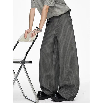 Weite Herren Stoffhose mit Nadelstreifen Grau