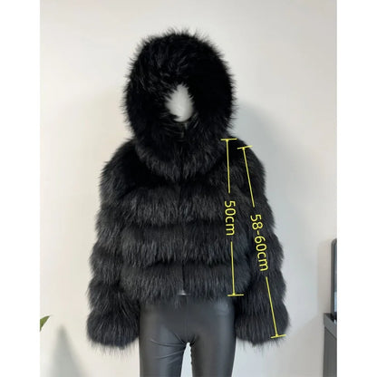 Kurze Damen Pelzjacke mit voluminösem Kragen
