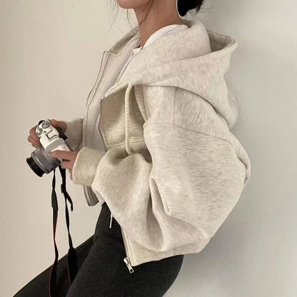 Kurzer Damen Kapuzenpullover mit Reißverschluss und Bauchtaschen