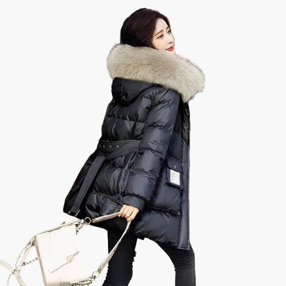 Damen Winter Daunenmantel mit Kapuze und Kunstfellkragen – Eleganter Steppmantel für kalte Tage
