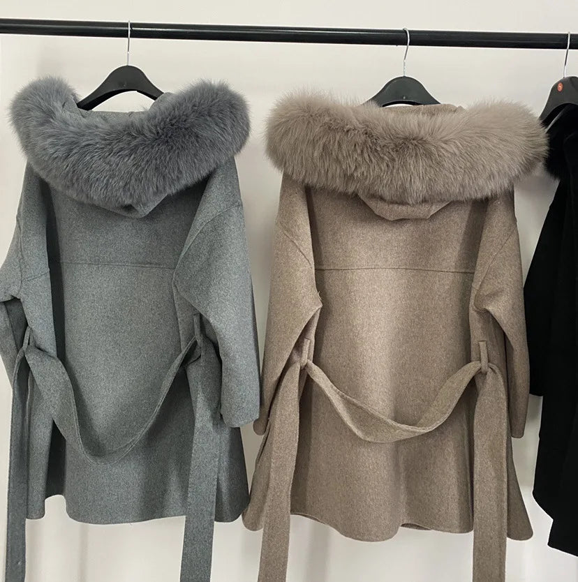 Damen Kurzmantel mit Kapuze und Fellbesatz Bindegürtel & großen Taschen