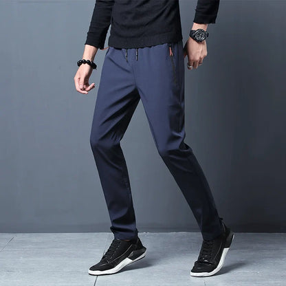 Herren Freizeithose Schwarz mit Kordelzug und Reißverschlusstaschen