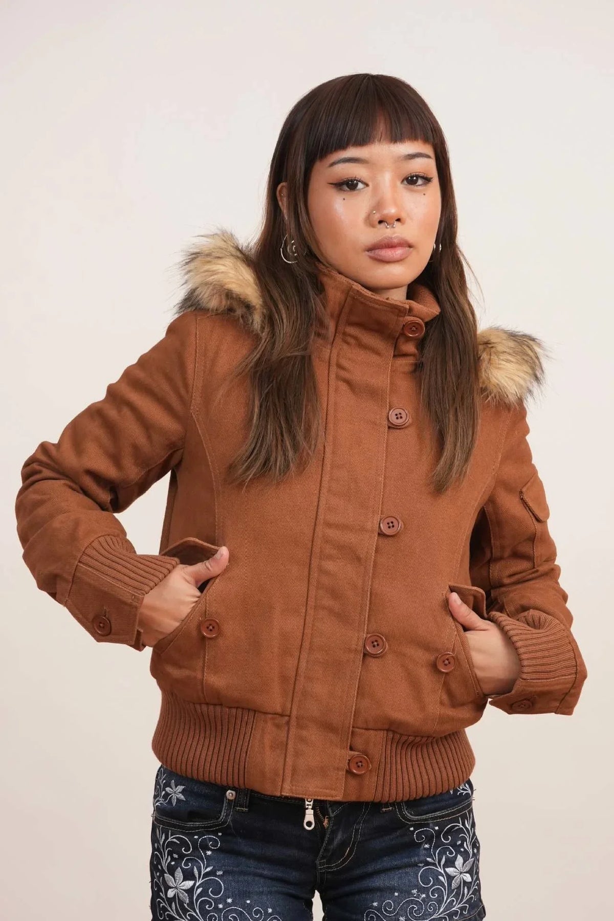 Damen Winterjacke mit Fellkapuze & Rippbündchen