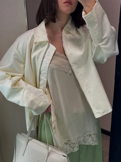 Kurze Jacke mit Reißverschluss und Kragen Elfenbeinweiß