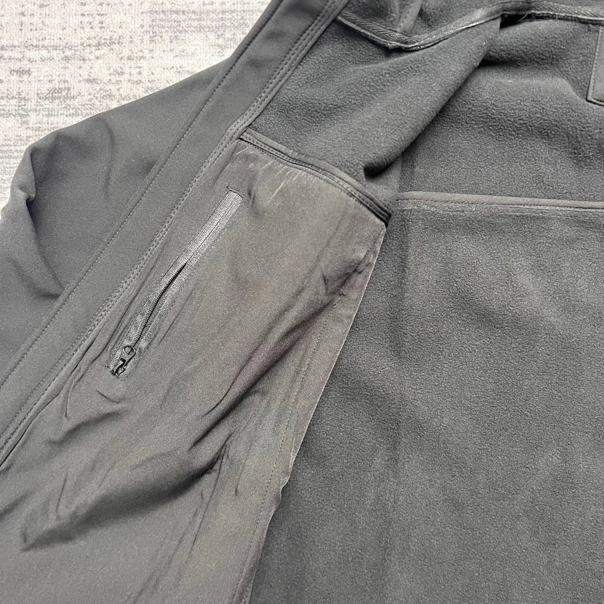 Unisex Kapuzenjacke Softshell mit Brillen-Kapuze Schwarz