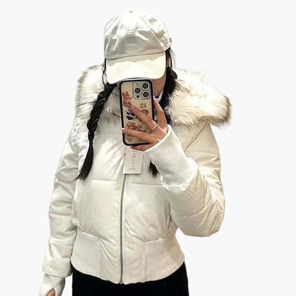 Damen Steppjacke mit Kapuze und Kunstfellkragen – Modische Winterjacke für Alltag und Freizeit