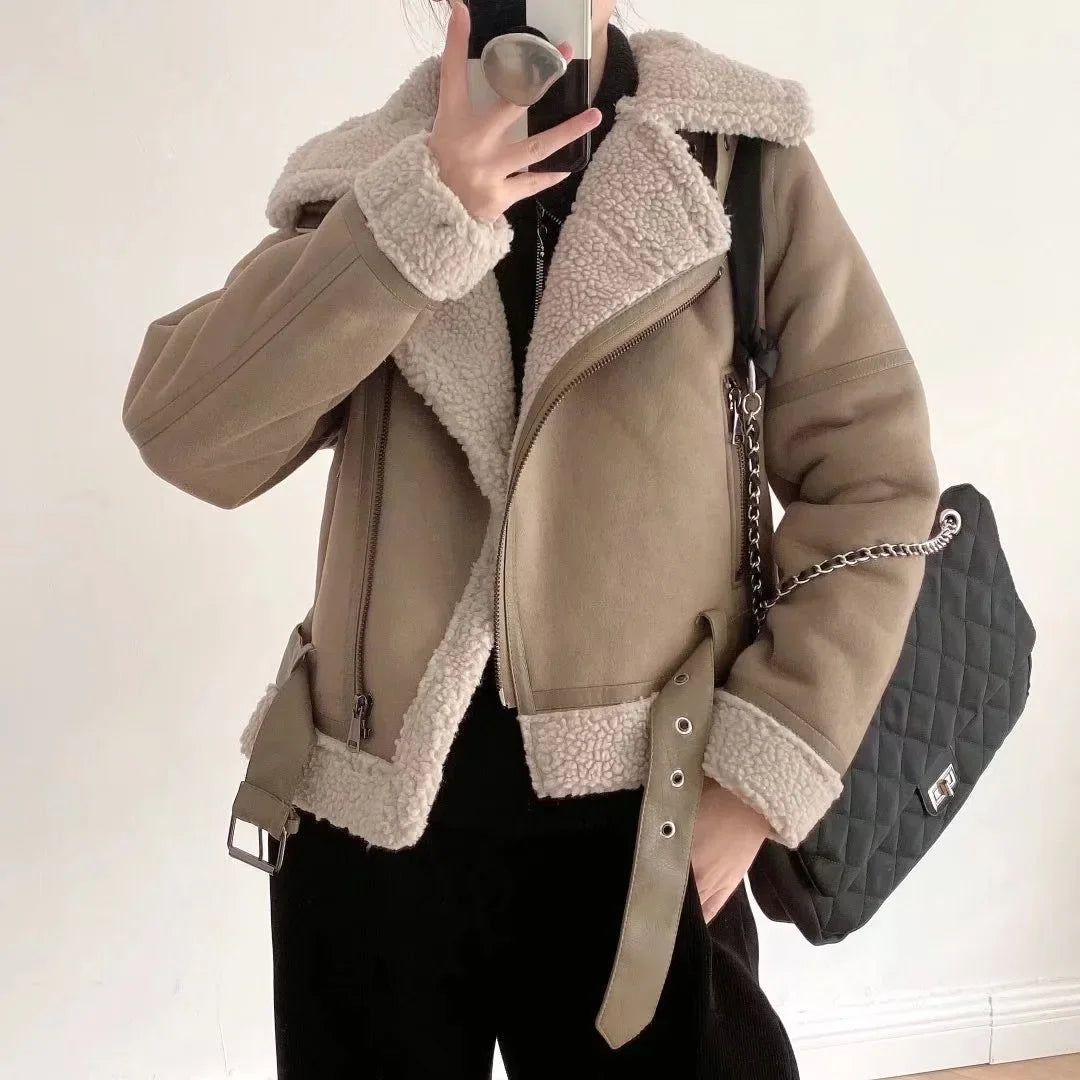 Kurze Bikerjacke mit Reißverschluss und Kunstfellfutter – Damen Fliegerjacke