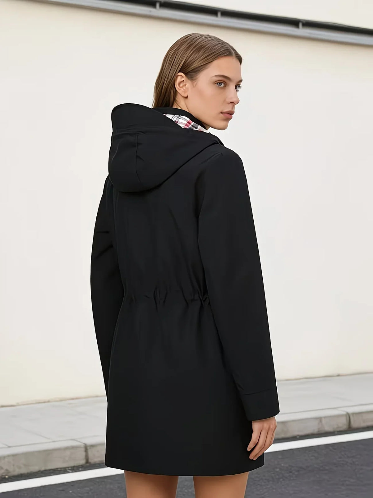 Schwarze Damen Regenjacke mit Kapuze und Karofutter