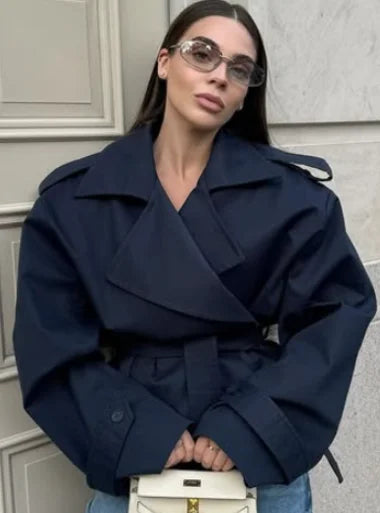 Damen Kurz Trenchcoat mit Bindegürtel und breitem Kragen