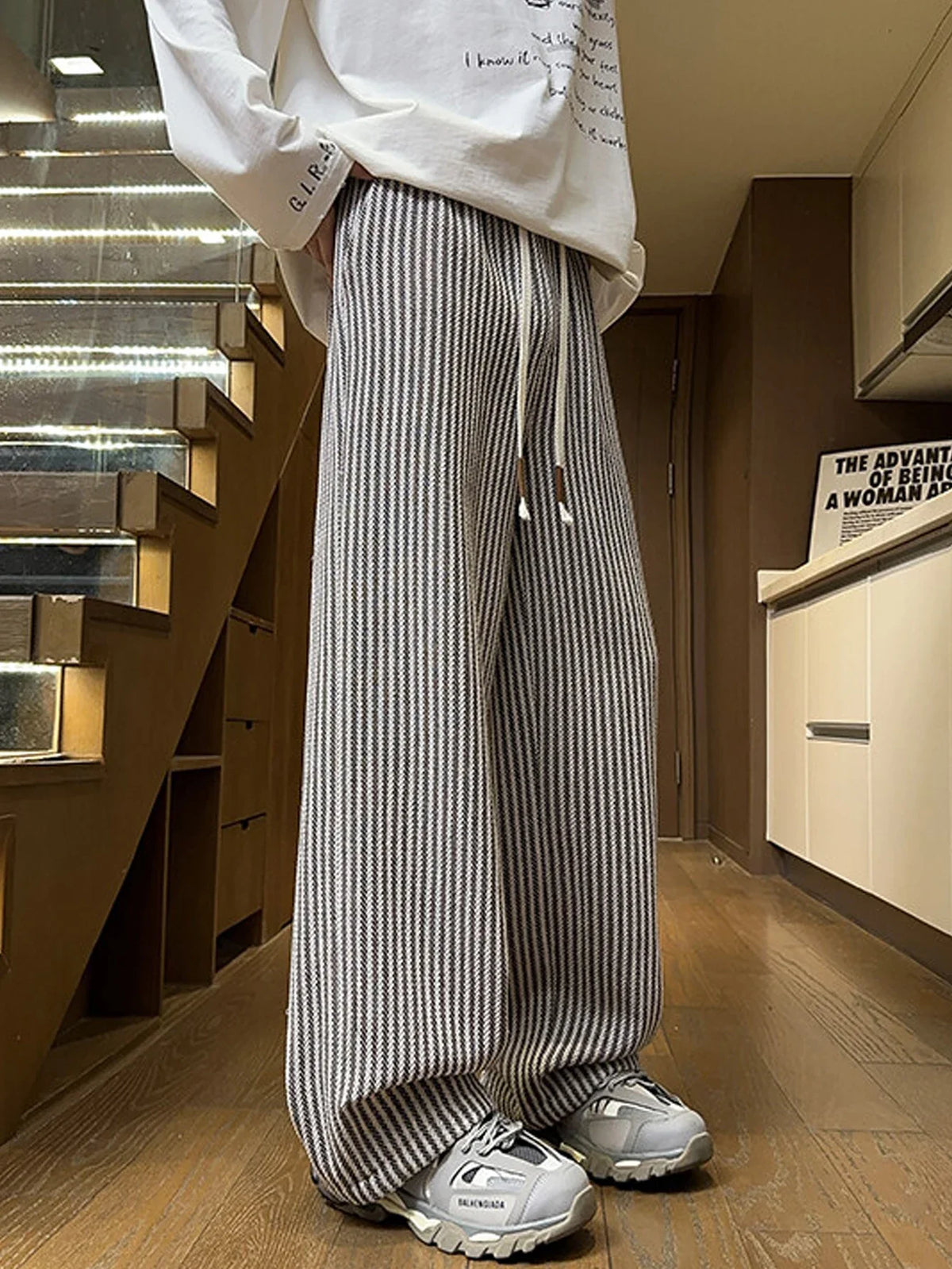 Unisex Freizeithose mit Fischgrätmuster Braun Weiß Kordelzug lockere Passform