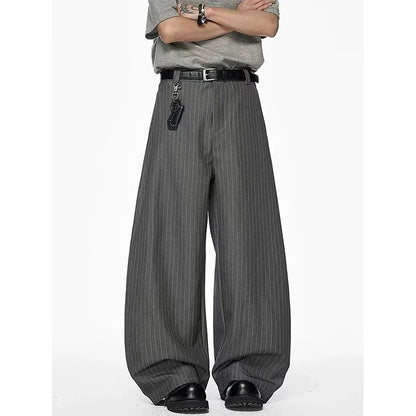 Weite Herren Stoffhose mit Nadelstreifen Grau