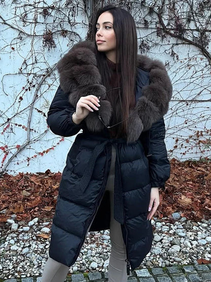 Damen Daunenmantel Schwarz mit Echtfellkragen und Bindegürtel Langer Winterparka