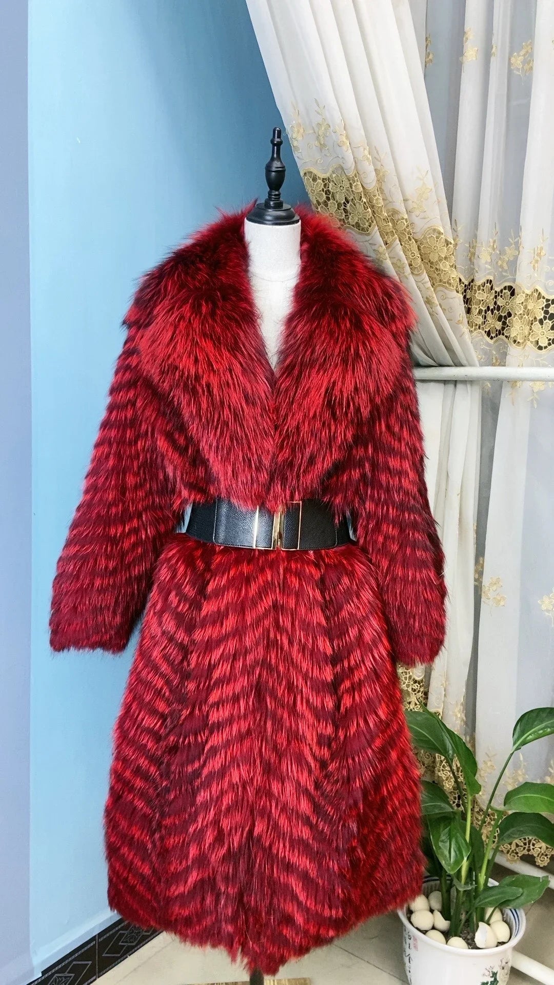 Damen Langer Mantel aus Kunstfell mit Chevron-Muster und Kragen
