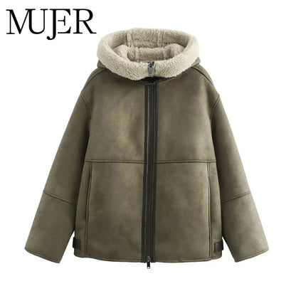 Grüne Damen Jacke mit Kapuze, Reißverschluss und Teddyfutter