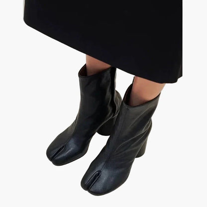 Damen High Heel Stiefeletten mit Tabi-Design – Modische Statement-Boots für Herbst und Winter