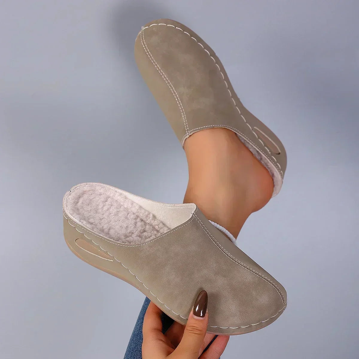 Unisex Hausschuhe Slipper mit warmem Futter, gestepptem Rand und Seitenöffnung