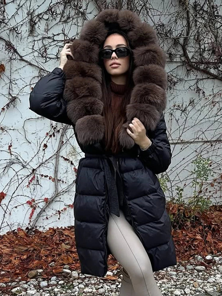 Damen Daunenmantel Schwarz mit Echtfellkragen und Bindegürtel Langer Winterparka