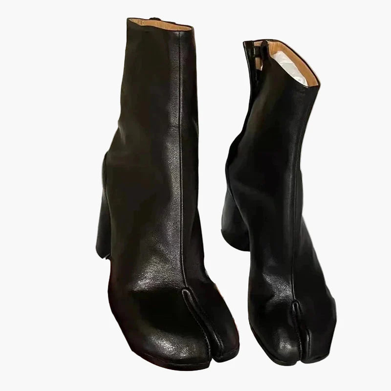 Damen High Heel Stiefeletten mit Tabi-Design – Modische Statement-Boots für Herbst und Winter