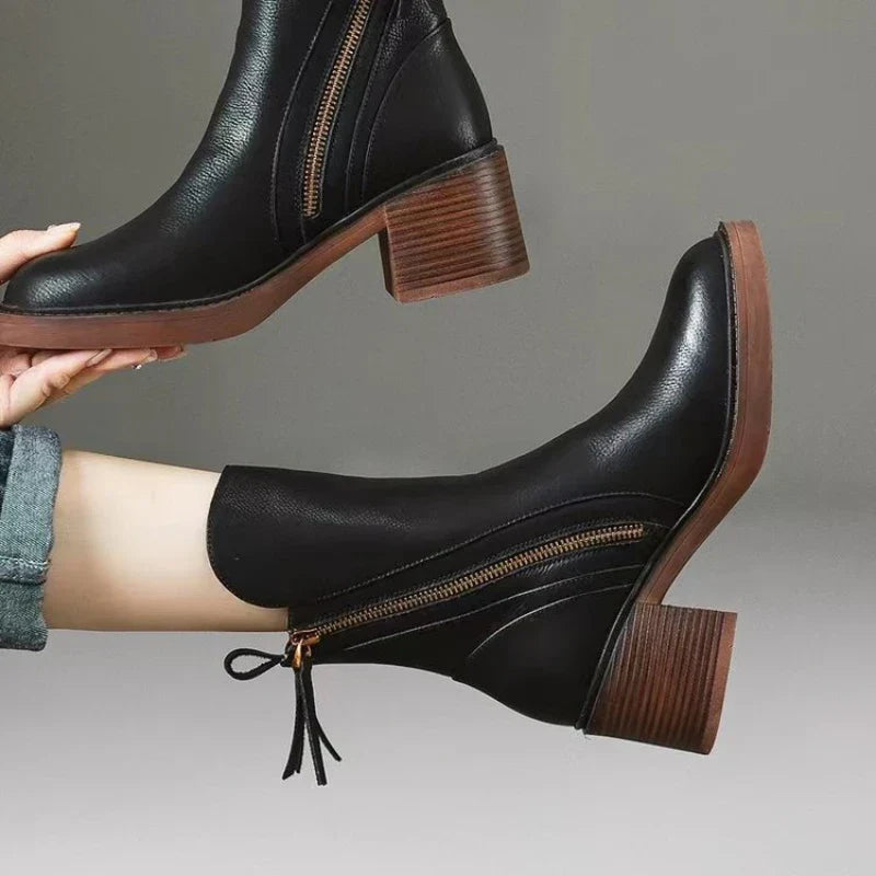 Damen Stiefelette mit Absatz – Eleganter Veganem Leder-Look für Alltag & Büro