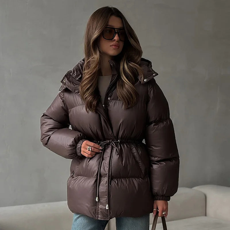 Damen Winter Steppjacke mit Kapuze und Kordelzug in Braun