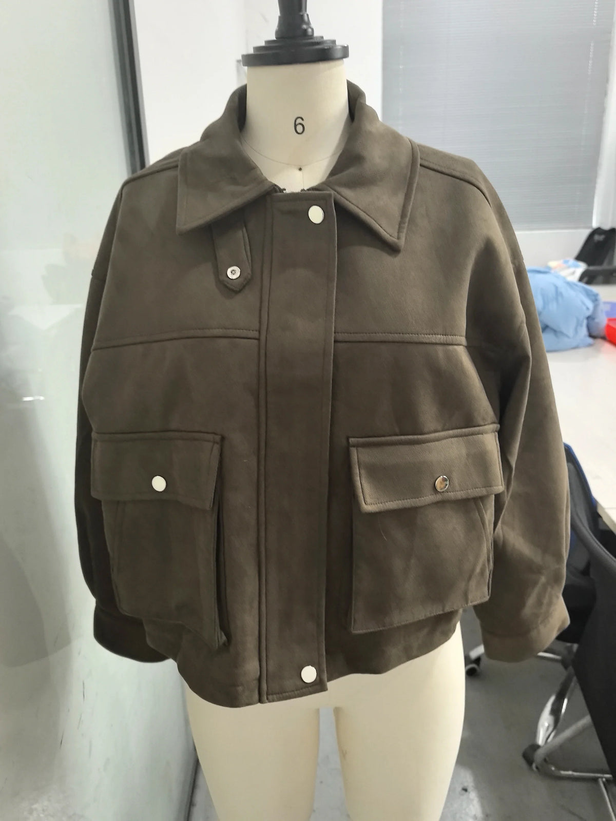 Damen Bomberjacke aus Wildleder-Optik mit Stehkragen und Taschen