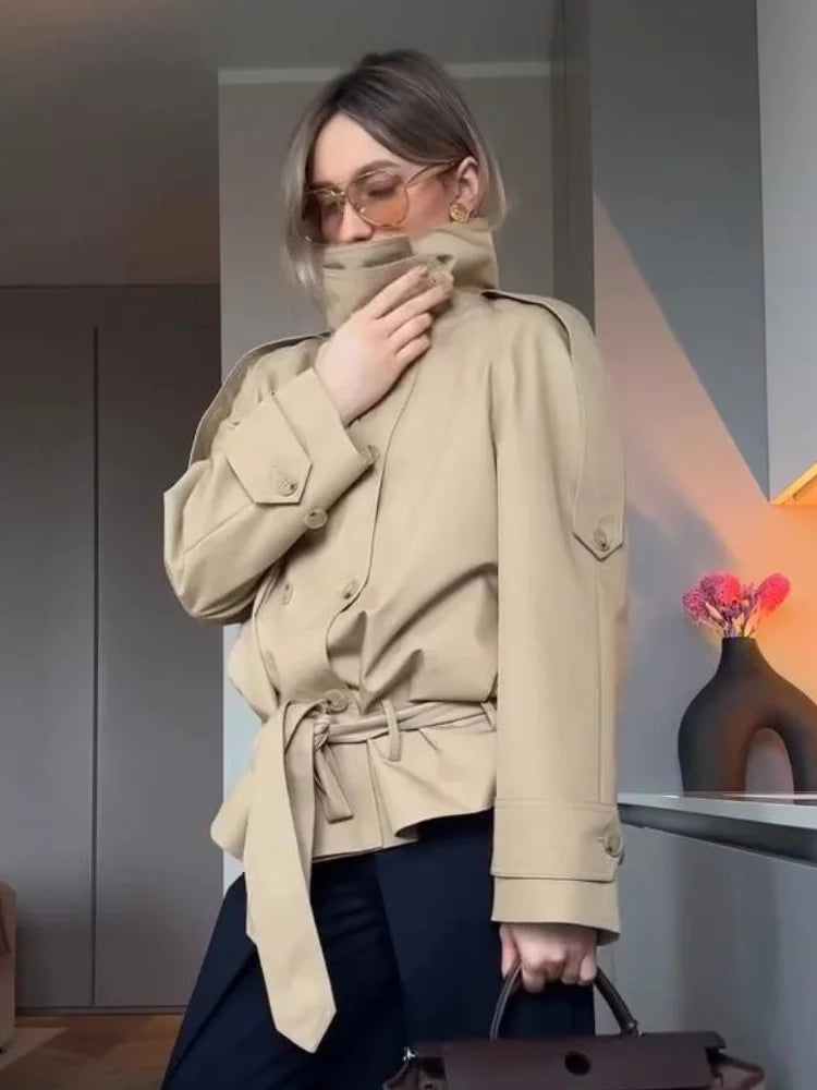 Kurze Trenchjacke Damen Beige Doppelreihig mit Bindegürtel Stehkragen
