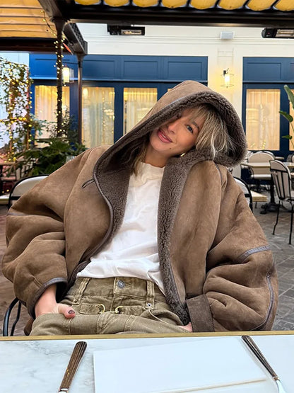 Kurze Damen Pilotenjacke mit Kapuze und Toggle-Verschluss