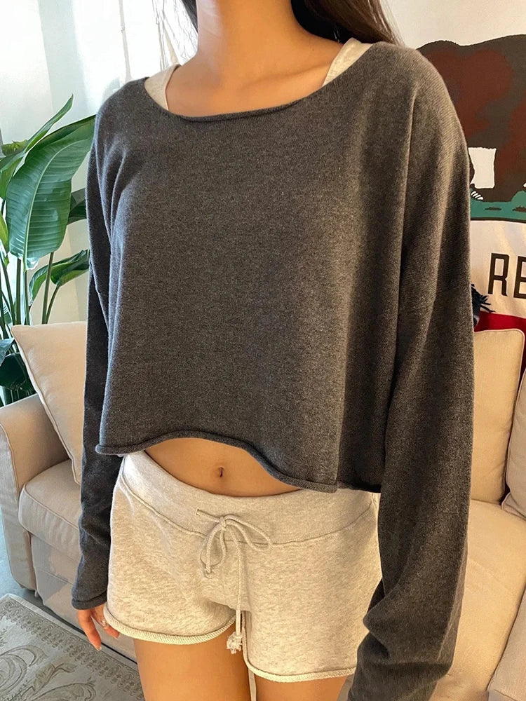 Damen Langarm Oberteil, Crop Top mit weitem Ausschnitt und asymmetrischem Saum