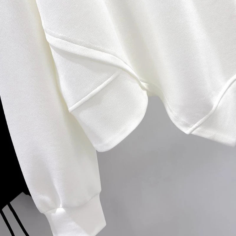 Damen Sweatshirt mit Rundhalsausschnitt, asymmetrischem Saum und dekorativer Tasche