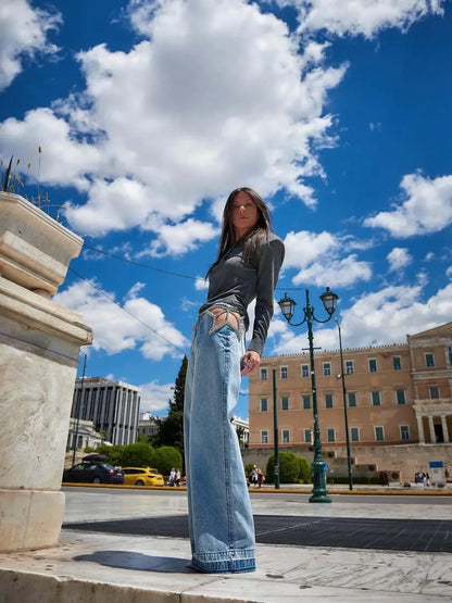 Weite Jeans mit Zierausschnitten