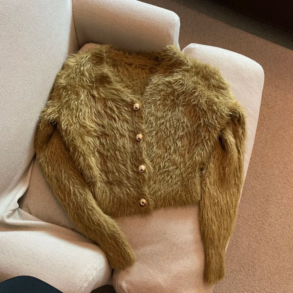 Kurzer Damen V-Ausschnitt Cardigan mit Plüsch-Optik und Goldknöpfen