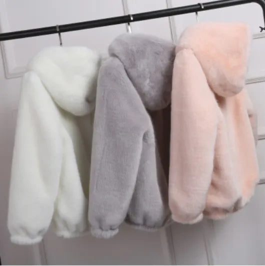 Kurze Kunstfelljacke Damen Kapuze flauschig mit elastischem Saum